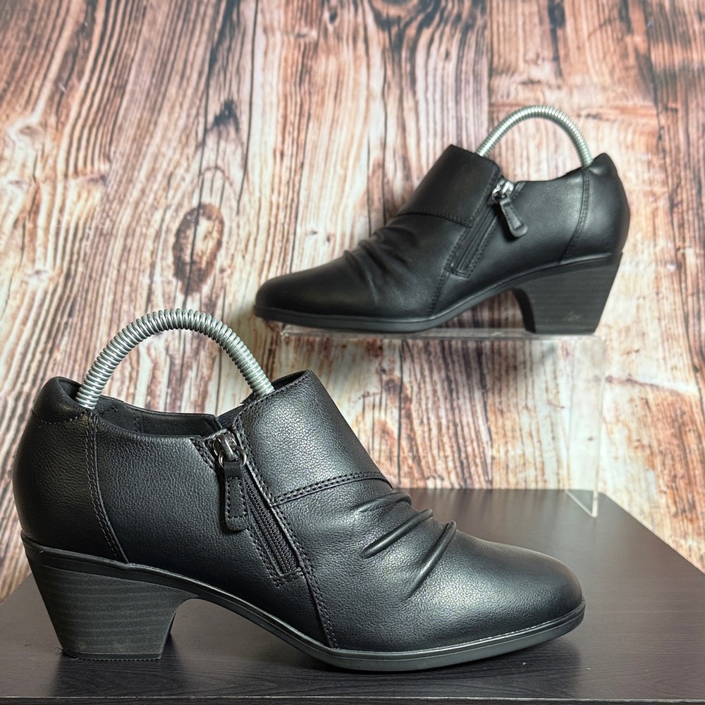 Clarks Collection Emily 2 Bradley Ankle Booties Womens Sz 9.5M
